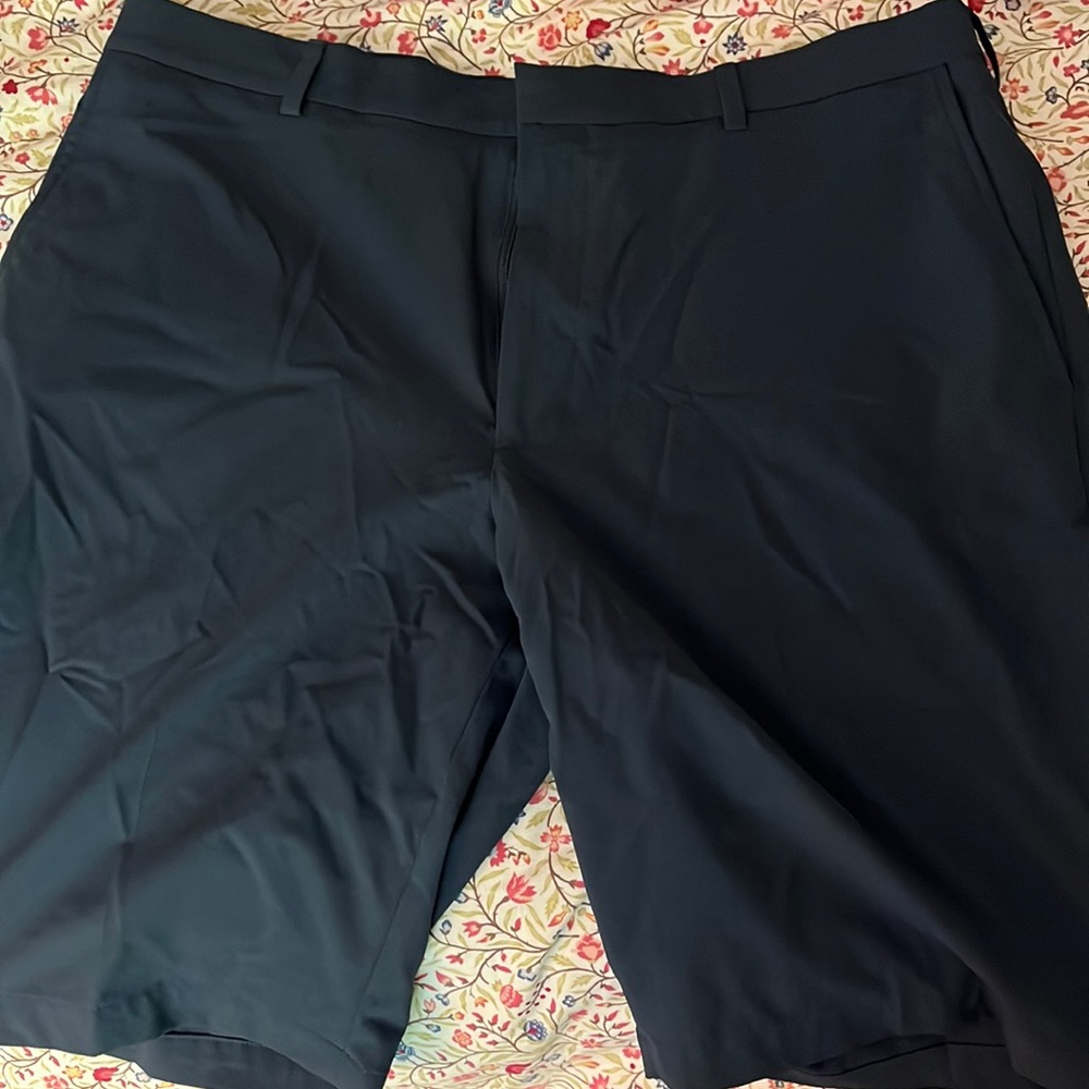Walter Hagan NWOT Golf Shorts 36